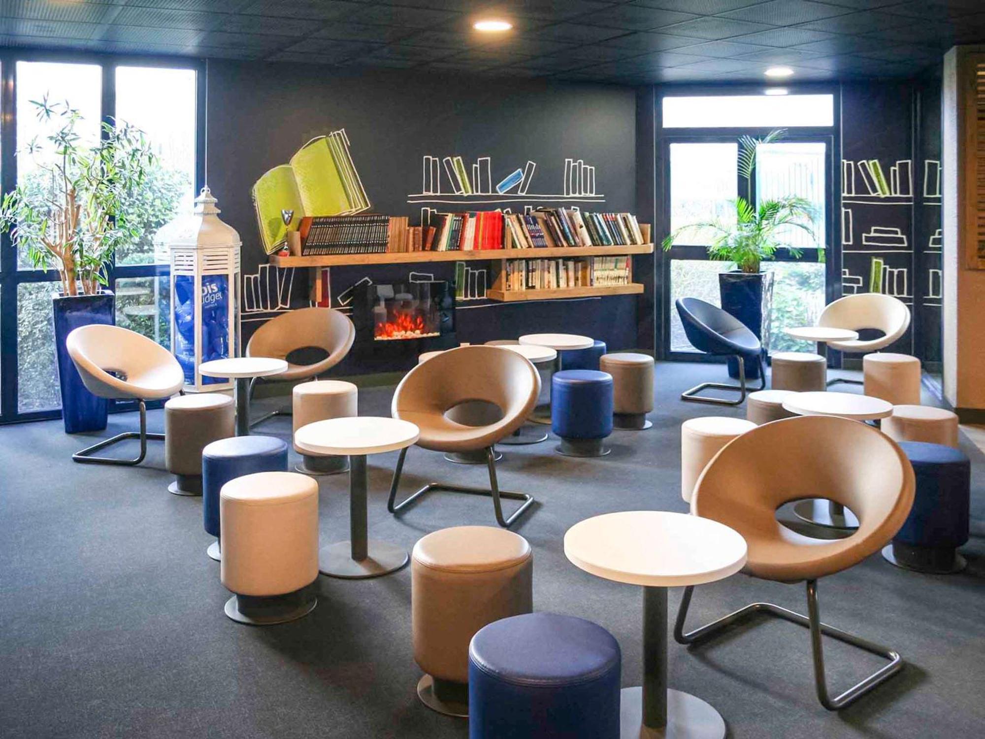 Ibis Budget Marne La Vallee Pontault Combault Exterior foto