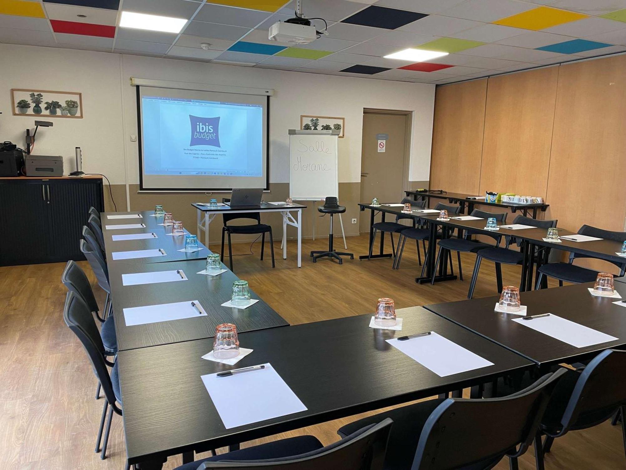 Ibis Budget Marne La Vallee Pontault Combault Exterior foto