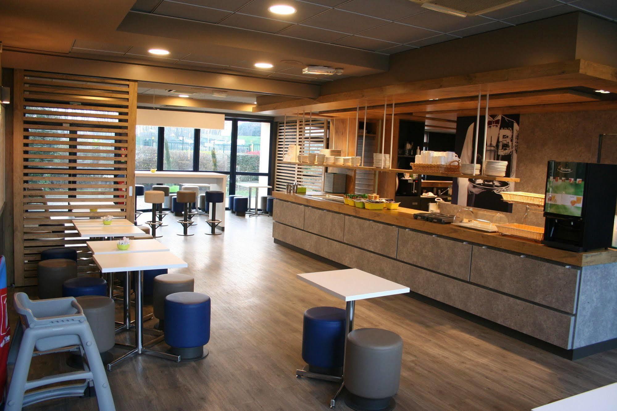 Ibis Budget Marne La Vallee Pontault Combault Exterior foto